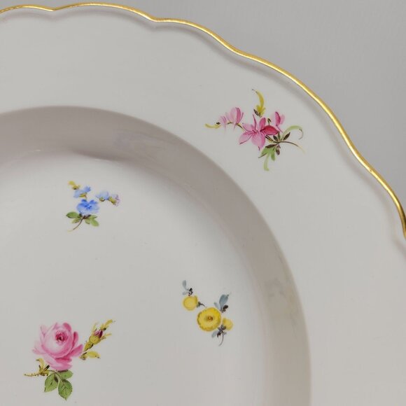 2 Meissen Scattered Flowers Large Rim Soup Bowls Crossed Swords Mark Gold Trim - Picture 5 of 6